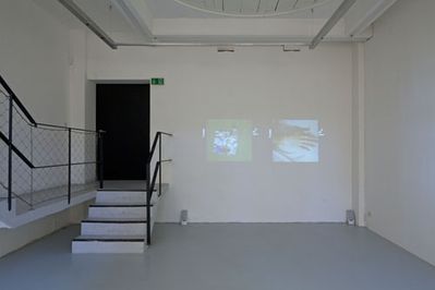 eins zu zwei – zwei zu eins – Blick in die Ausstellung im aut – Charles and Ray Eames: "Powers of Ten", 1968 – Double Image Videoremix, EOOS, 2012; Bildnachweis: © B&R