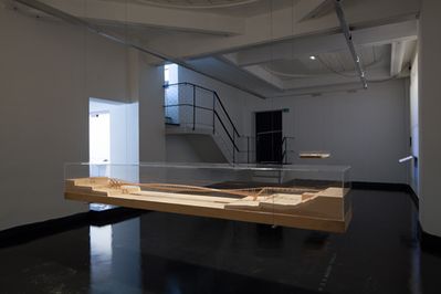 Blick in die Ausstellung "Dietmar Feichtinger: Wege und Orte" im aut