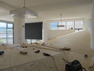 Ausstellungsaufbau - Tag 8: Nach gut einer Woche Arbeit wird die "soziale Landschaft" immer realer.