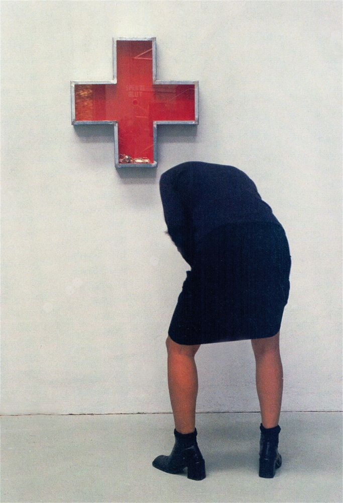 Cornelius Kolig, Spende Blut, 1993