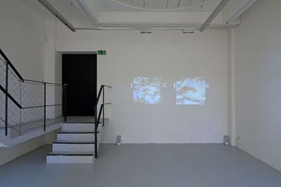 eins zu zwei – zwei zu eins – Blick in die Ausstellung im aut – Charles and Ray Eames: "Powers of Ten", 1968 – Double Image Videoremix, EOOS, 2012; Bildnachweis: © B&R