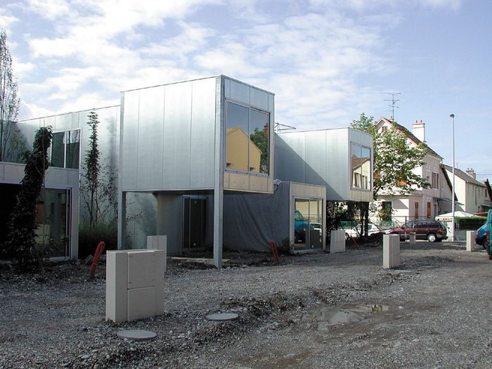 Wohnbau von Duncan Lewis, Scape Architecture + Block während der Bauzeit, Sommer 2004