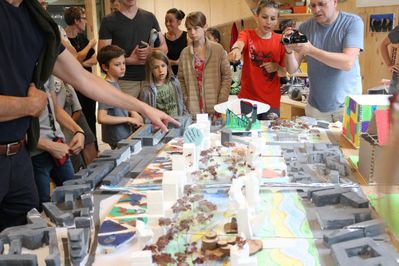 "Ich seh', ich seh', was du nicht siehst!" Eine Stadtteilführung von Kindern für Kinder – Einführung im bilding