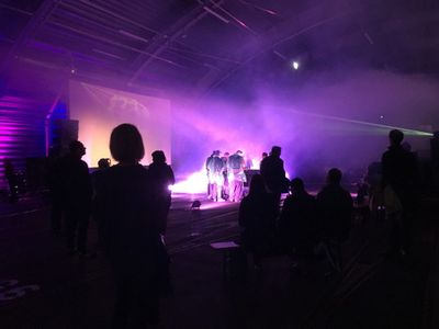 Zum Abschluss ein Konzert vom Traurigen Tropen Orchester in der neuen Remise der IVB.