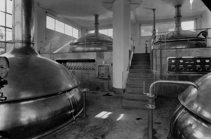 Sudhaus mit 4-Geräte-Sudwerk, um 1931; Foto: Archiv Franz Peter Brasdauski