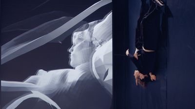 INTRA SPACE, Probe im  Set Up, Scene: Esther Balfe, Christina Jauernik – Handkamera mit Bob, 2017