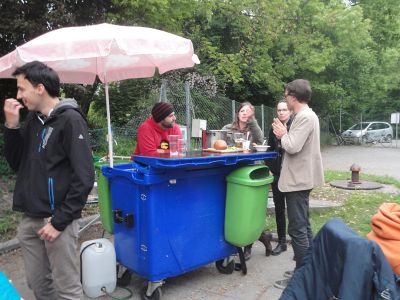 Kinderprogramm und Abschlussfest am Standort der zukünftigen Kunst- und Architekturschule bilding im Rapoldipark in Innsbruck