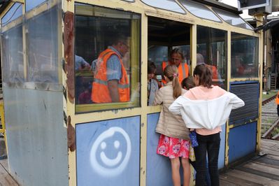 "Ich seh', ich seh', was du nicht siehst!" Eine Stadtteilführung von Kindern für Kinder – Kinder steuern die Drehscheibe.