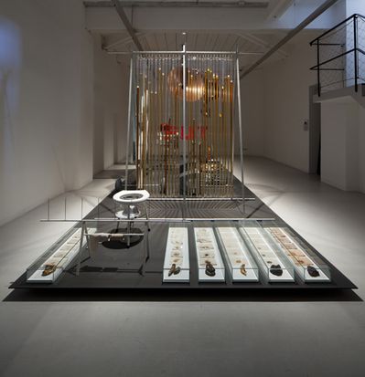 Blick in die Ausstellung "Cornelius Kolig: Meine Heimat ist mein Körper"