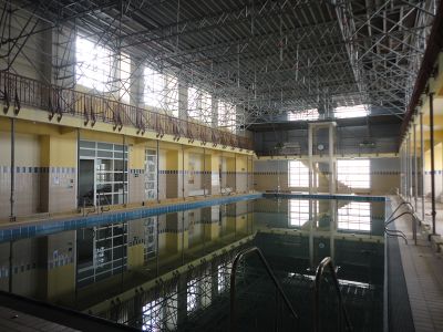 Letzte Station der „Hop on - Hop off“-Tour mit Daniel Fügenschuh: ein in den 1920er Jahren errichtetes Hallenbad, das derzeit saniert wird