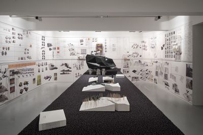 Blick in die Ausstellung „Snøhetta: Relations“ im aut, „A House to Die in“