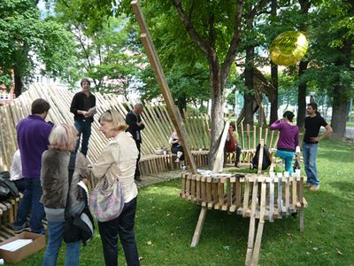 Pressegespräch zu den Architekturtagen – Im Waltherpark bei den neuen Ansichtsexemplaren fand das Pressegespräch zum Tiroler Programm der Architekturtage statt.