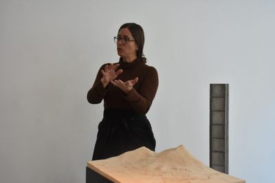 Francesca Torzo in ihrer Ausstellung "Day by Day"