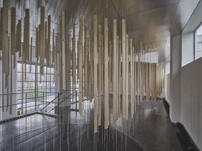 Krater Fajan, Installation „Viel TamTam um Nichts“ im aut