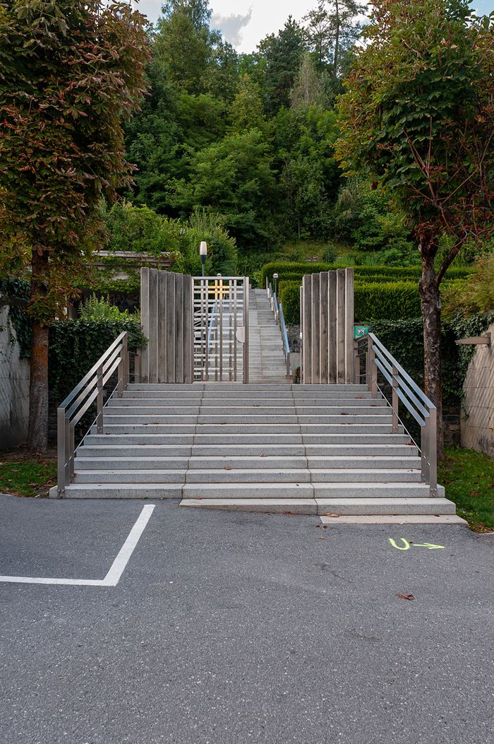 Eingang Friedhofserweiterung v. Norbert Heltschl 1994