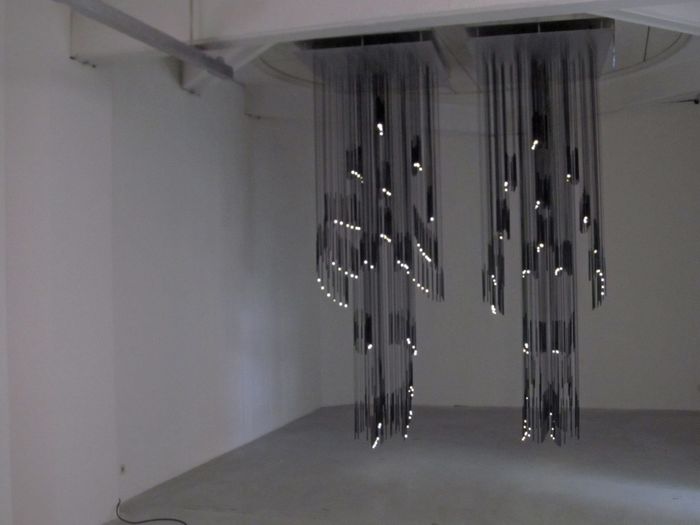 Rens Veltman "Lyrical Lights", Lichtinstallation aus 2 x 456 Glasfaserkabeln im aut, Bildnachweis: © aut
