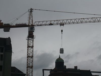 Architektur in Bewegung – Kranfahrten im Herzen der Stadt. Auf der Baustelle des Neuen Kaufhaus Tyrol von David Chipperfield Architects © aut. architektur und tirol