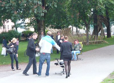 Wilkhahn-Stuhl-Präsentation im Waltherpark