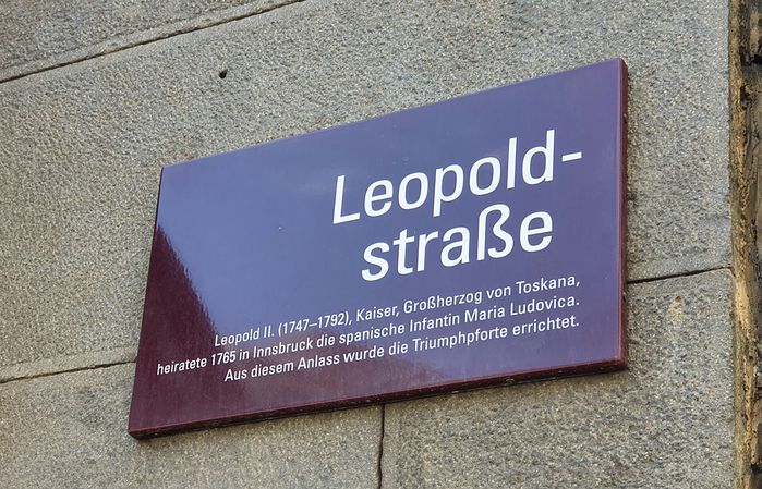 Straßenschild Leopoldstraße, Innsbruck