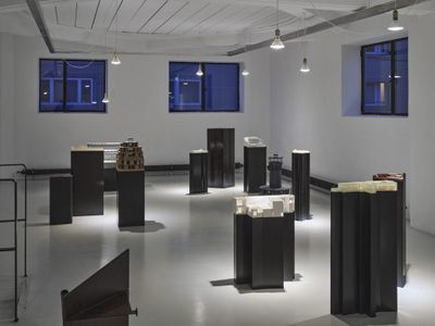 Raum mit Kontextmodellen, Projektmodellen und Prototypen zu verschiedenen Projekten von Francesca Torzo.