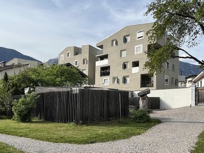 Blick vom Mathoigarten aus auf das Quartier am Raiffeisenplatz, Schwaz
