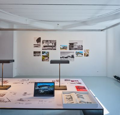 Blick in die Ausstellung "Aufbruch in die Architekturmoderne El Salvadors" im aut