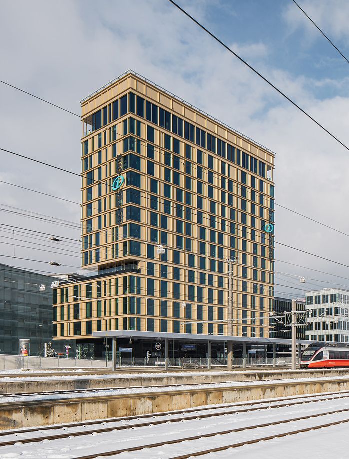 PEMA 3, Innsbruck (Architektur: ARGE Heinlein Zierl Architekten) mit Schüco AWS 75.SI+, FWS 50 Sonderkonstruktion
