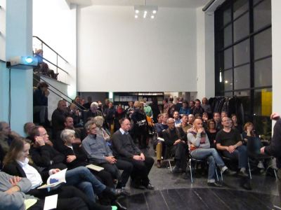 Buchpräsentation "Vermessungen. Tirol auf der Statistischen Couch" – Präsentation des aus Anlass des 20-Jahr-Jubiläums von aut herausgegebenen Buchs  "Vermessungen. Tirol auf der Statistischen Couch", das sich dem komplexen Phänomen Tirol widmet.