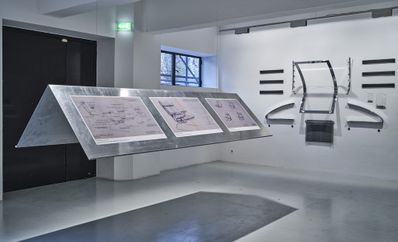 Blick in die Ausstellung "Reinhold Adolf: Schwingen und Entspannen" im aut