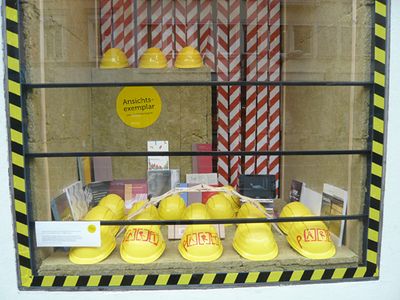 Schaufenster Wagner'sche Buchhandlung – Anlässlich der Architekturtage und im Rahmen von p[art] – Partnerschaften zwischen Schulen und Kultureinrichtungen ein "Architekturschaufenster" gestaltet.