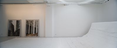 Blick in die Ausstellung "Bas Princen, Milica Topalovic: Invisible Frontier"