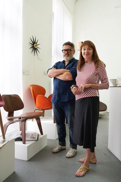 Zu Gast bei openspace.innsbruck und der Sammlung Manfred Billa (im Bild mit der Designfachfrau Gerti Draxler vom Dorotheum Wien)