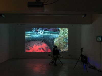 Blick in die Installation "head in a cloud" im aut – © Günter Richard Wett