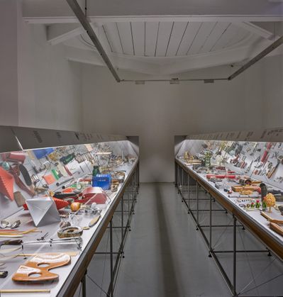 Blick in die Ausstellung "No Name Design" im aut