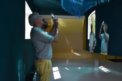 José Selgas und Lucía Cano beim Besuch ihrer raumgreifenden Installation im aut