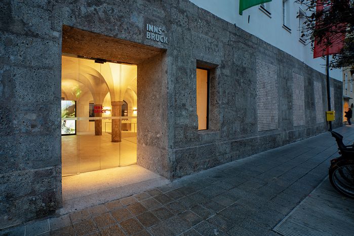 Anerkennung des Landes Tirol für Neues Bauen 2020: Tourismus Information für Innsbruck und seine Feriendörfer, Innsbruck, 2016 – 2018 (Architektur: Betina Hanel, Manfred Sandner)